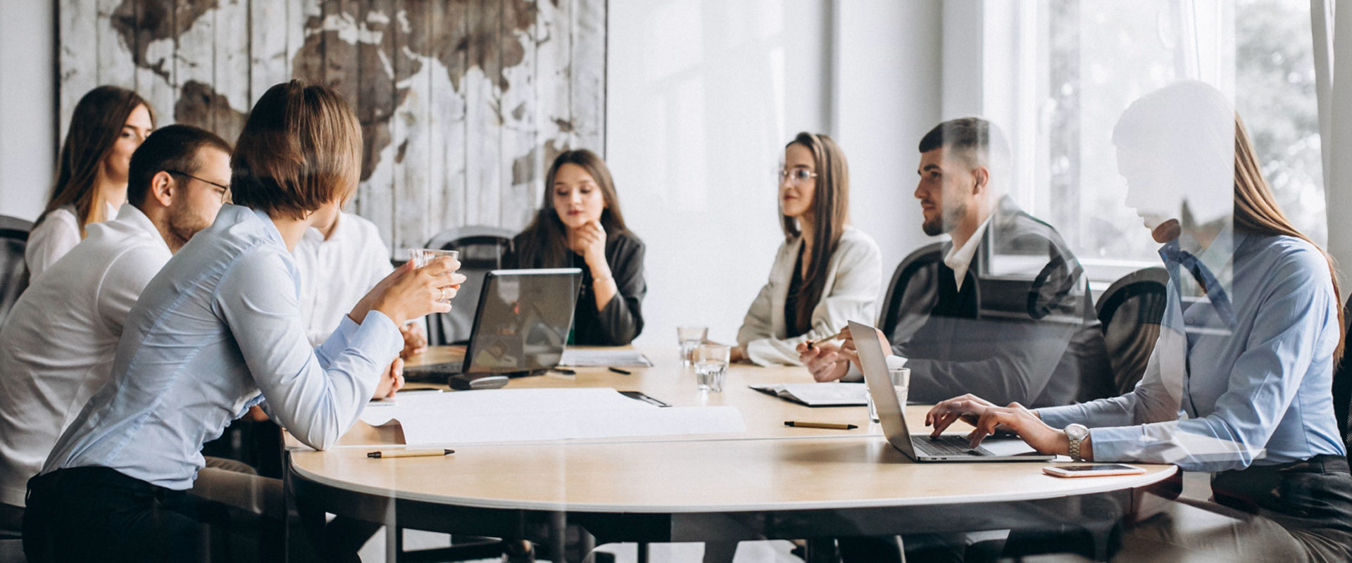 <span>DİJİTALİN ÖTESİNDE</span> <br> YAZILIM VE MEDYA AJANSI